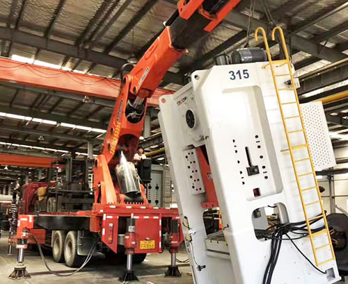 繁昌县附近随车吊出租，轻松解决运输难题