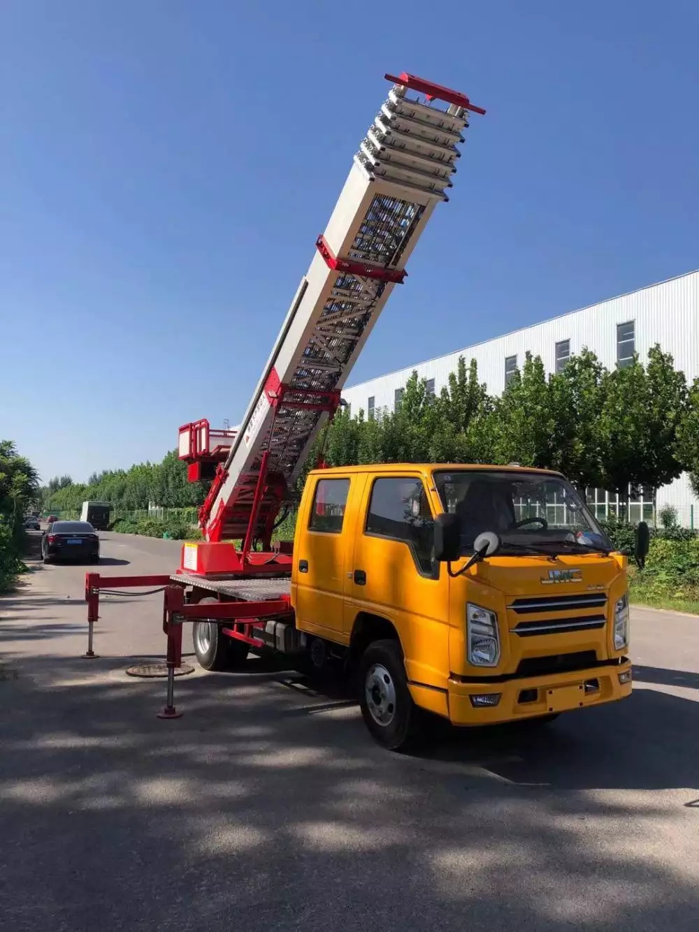 繁昌县附近的云梯车出租服务：轻松解决高空作业需求