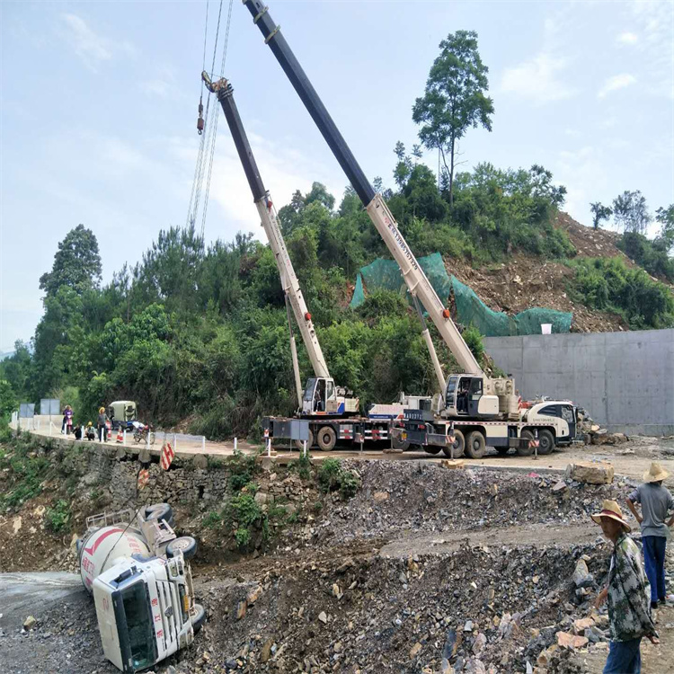 繁昌县汽车掉沟里叫吊车救援要多少钱